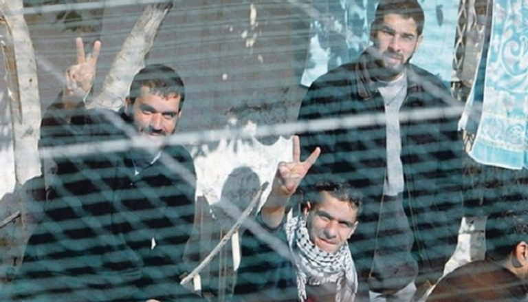 أسرى فلسطينيون يضربون عن الطعام للمطالبة بإزالة أجهزة التشويش