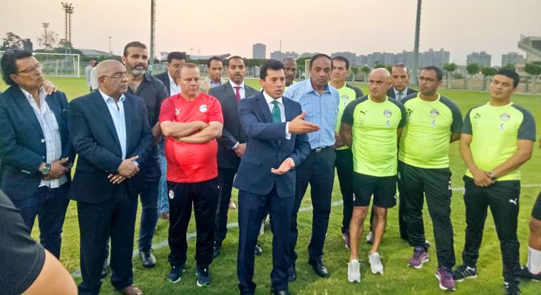 وزير الرياضة مع منتخب مصر الأولمبي منتخب مصر الأولمبي