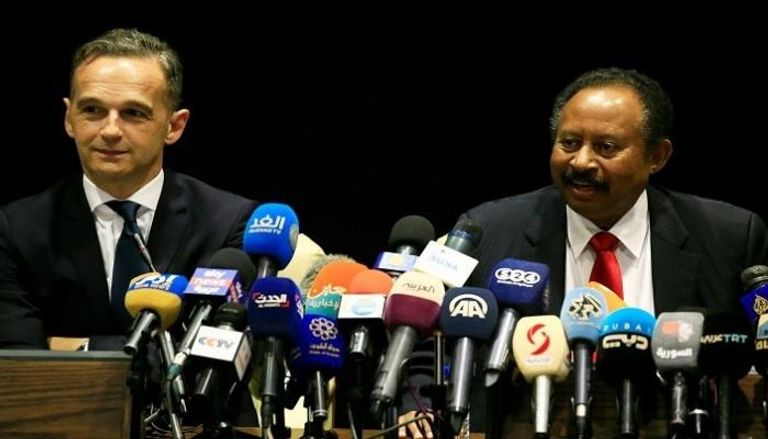 رئيس الوزراء السوداني الدكتور عبدالله حمدوك ووزير الخارجية الألماني - رويترز