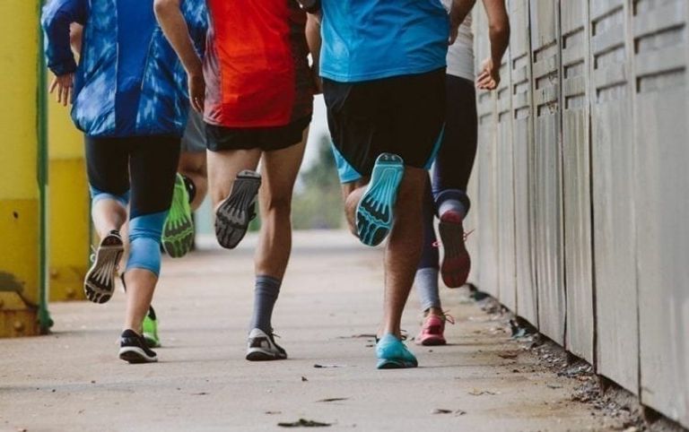 يبلغ قياس الخصر المثالي للرجال ٣٧ بوصة 