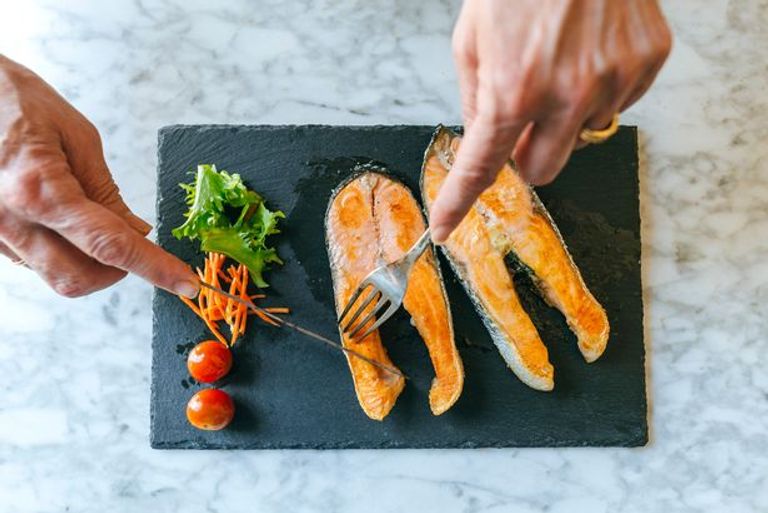 يبلغ قياس الخصر المثالي للرجال ٣٧ بوصة 