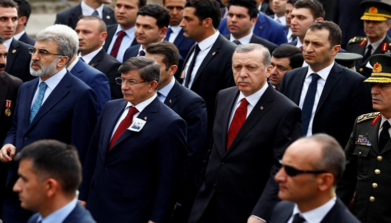 رجب طيب أردوغان وأحمد داود أوغلو- رويترز