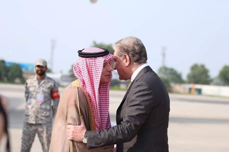 وصول الجبير و عبدالله بن زايد إلى باكستان