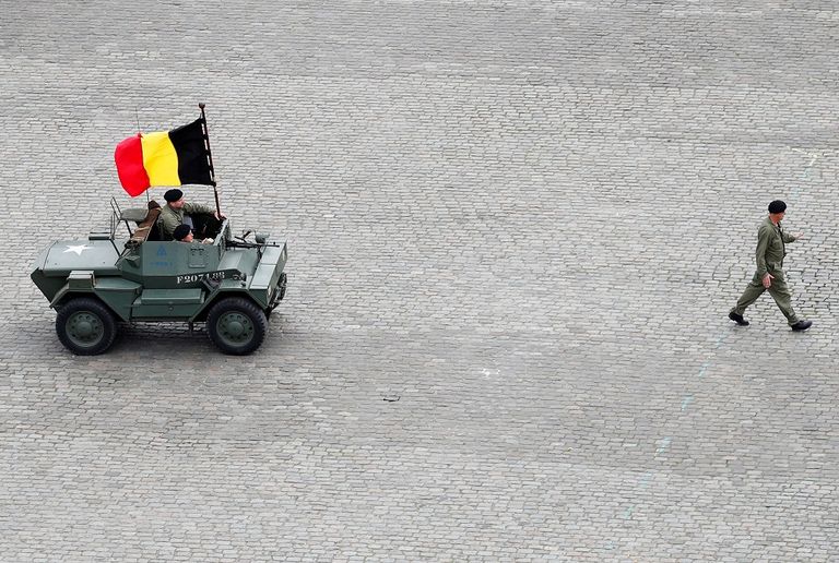 دبابة تشارك في احتفالات بروكسل