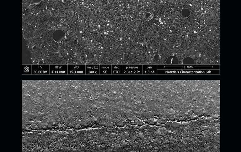 الخرسانة الفضائية "الجزء العلوي من الصورة" تظهر فيها المسامية عند المقارنة مع الخرسانة الأرضية  تجارب أجريت في محطة الفضاء الدولية لاختبار إمكانية تصلب الخرسانة
