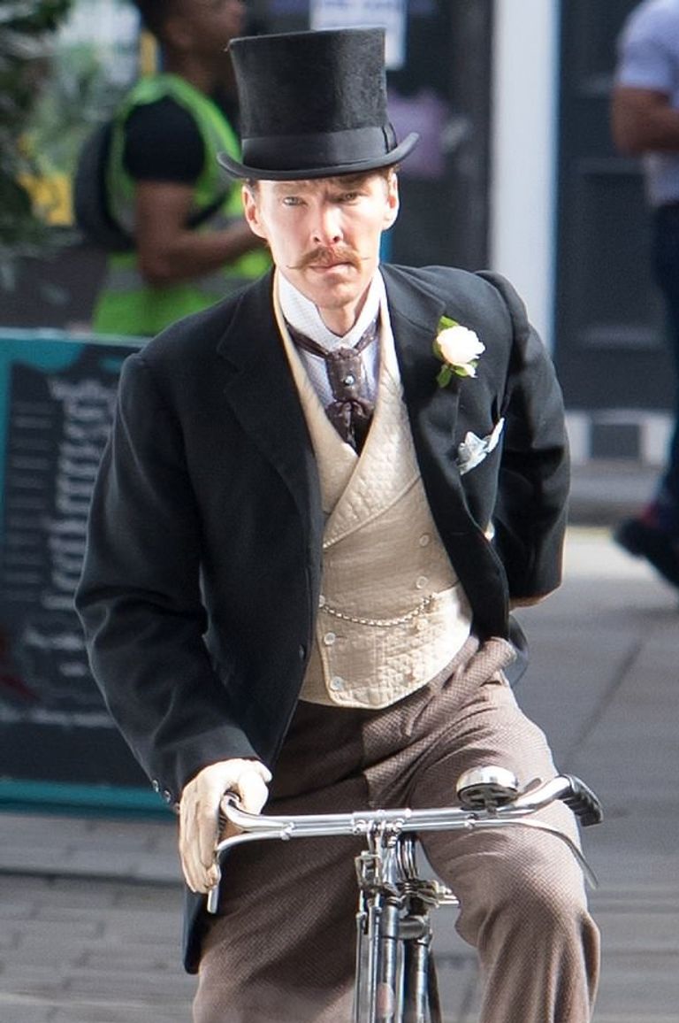 كومبارباتش خلال تصوير مشاهد الفيلم