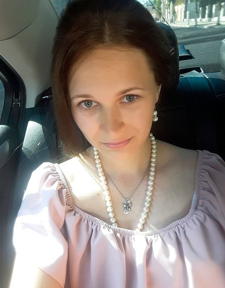 يوليا مع والديها