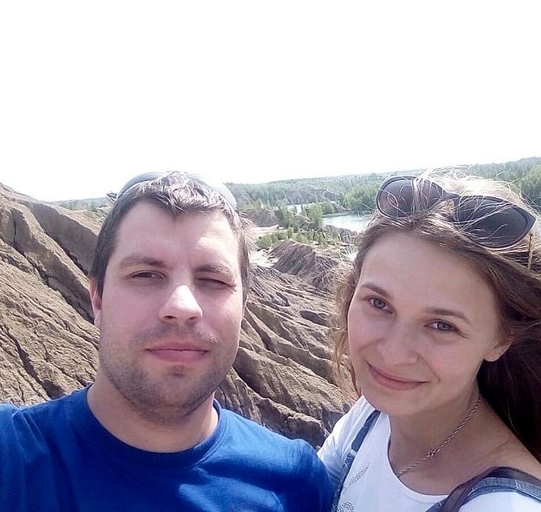 يوليا مع والديها