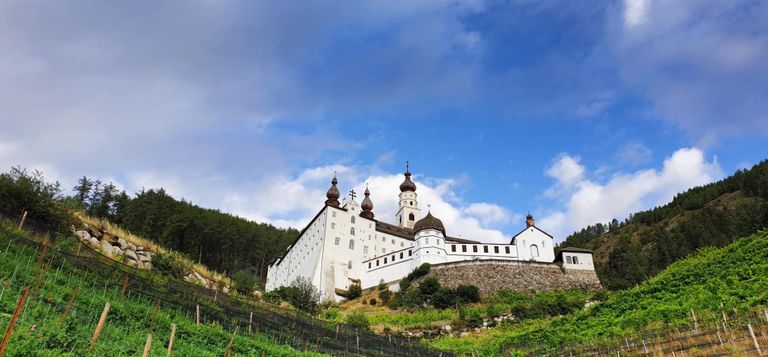 أجمل الأديرة الإيطالية التي تقدم إقامة سياحية