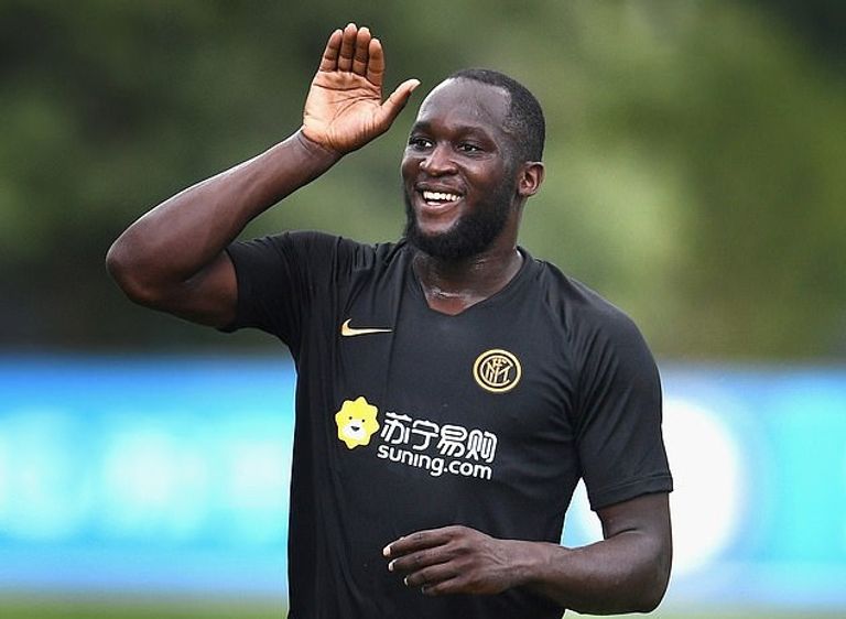 روميلو لوكاكو ديمبا با مهاجم تشيلسي الأسبق