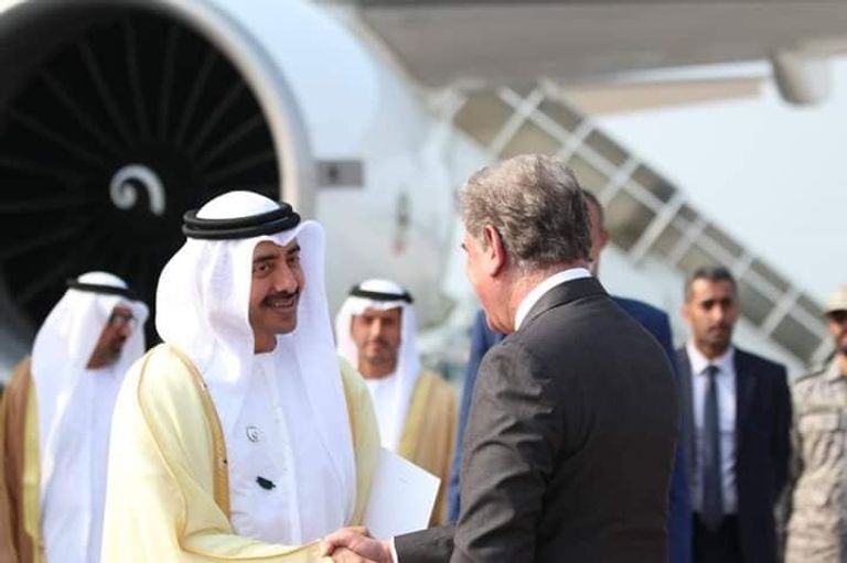 عادل الجبير وعبدالله بن زايد لدى وصولهما باكستان