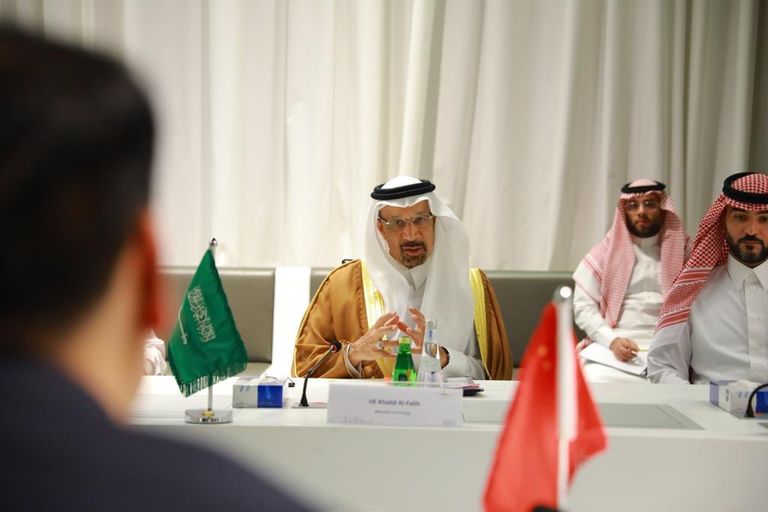 جانب من اجتماع وزير الطاقة السعودي ووزير الزراعة الروسي