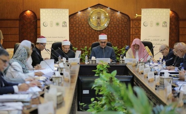 جانب من اجتماع الفريق بالقاهرة