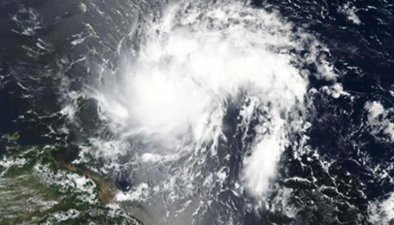 صور التقطتها الأقمار الصناعية للإعصار