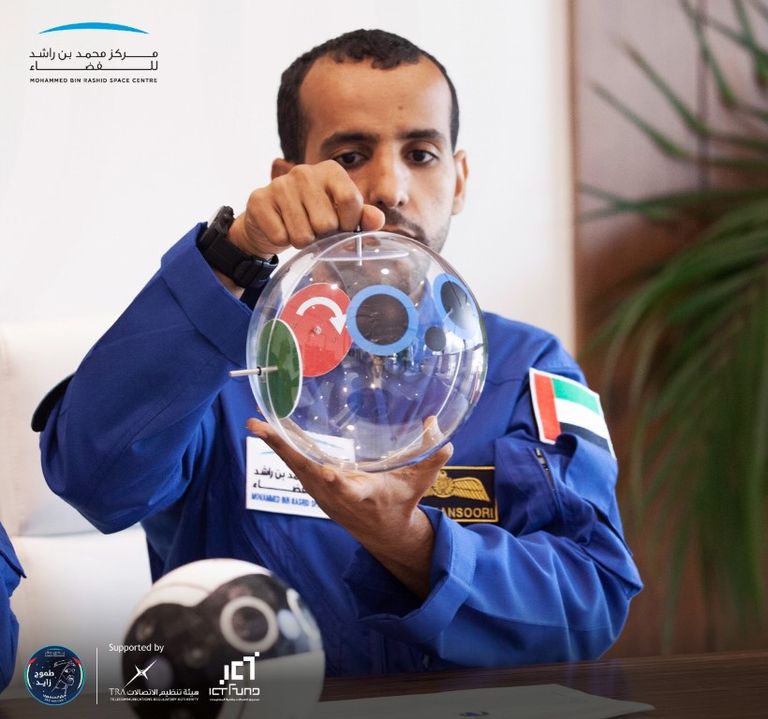 رائدا الفضاء الإماراتيان هزاع المنصوري وسلطان النيادي