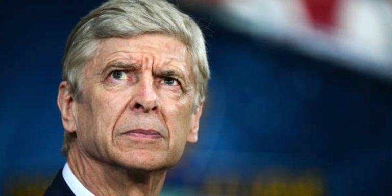 أرسين فينجر مدرب نادي أرسنال السابق ميسي وصلاح