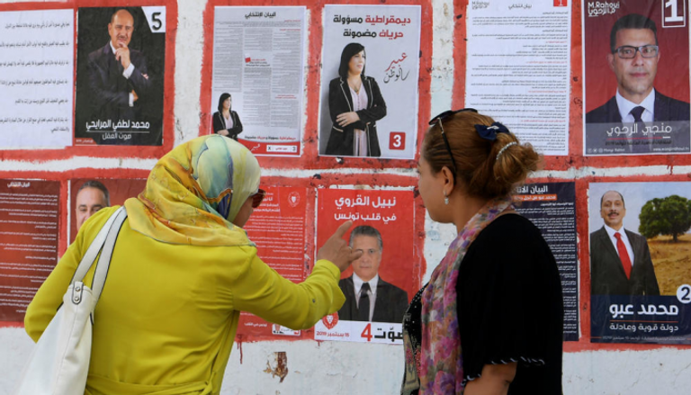 صور مرشحي الرئاسة التونسية تملأ شوارع العاصمة