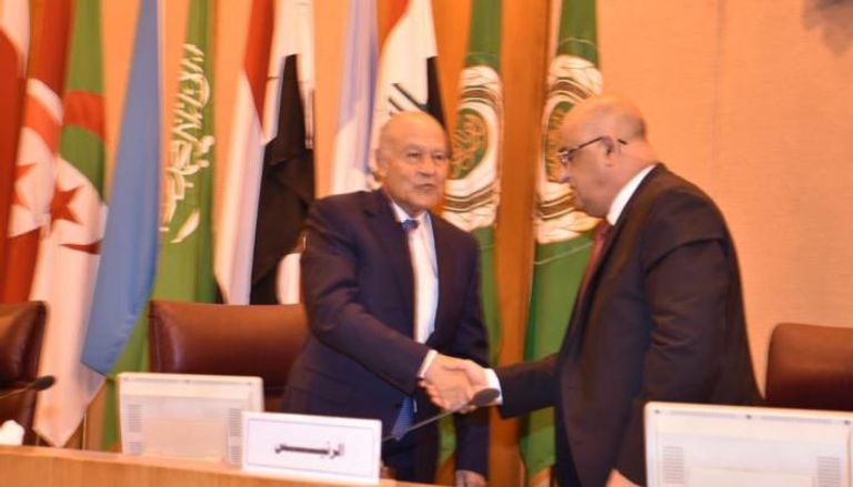 وزير التجارة العراقي والأمين العام لجامعة الدول العربية 