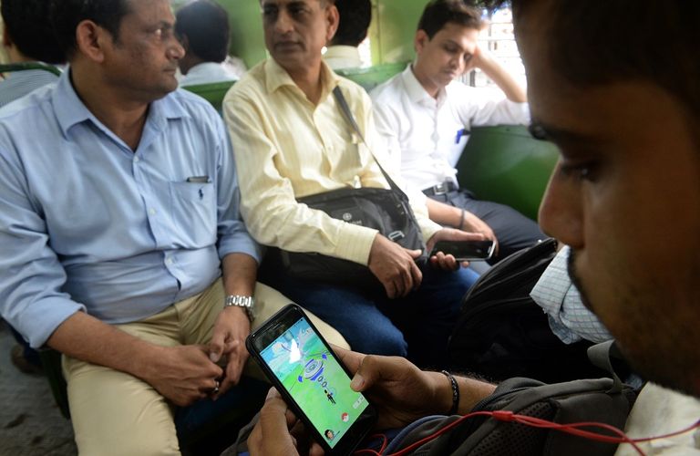 متلازمة النَصّ العُنقي تصيب الرقبة نتيجة فرط استخدام الهواتف والشاشات