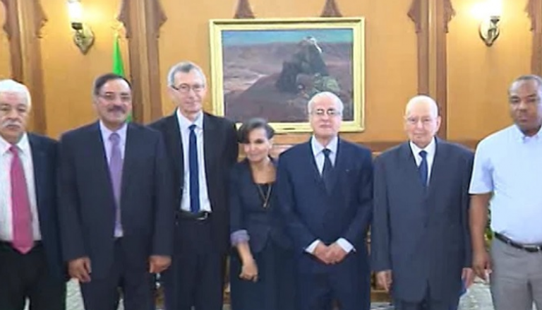 لقاء بين الرئيس الجزائري المؤقت وأعضاء لجنة الوساطة