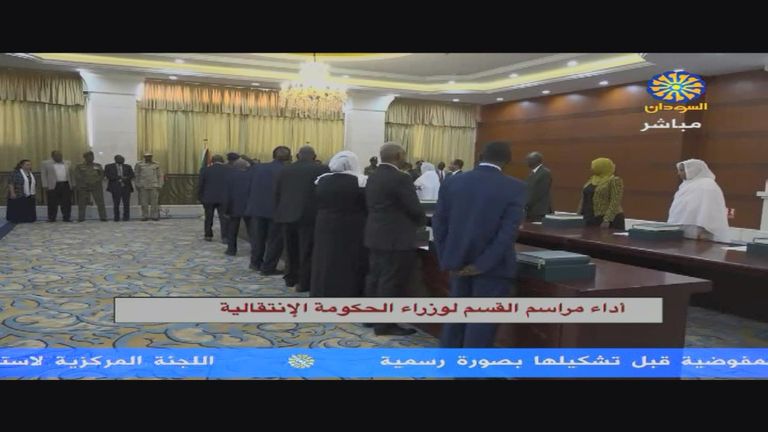 الشارع السوداني يتطلع لتحقيق أهداف ثورته