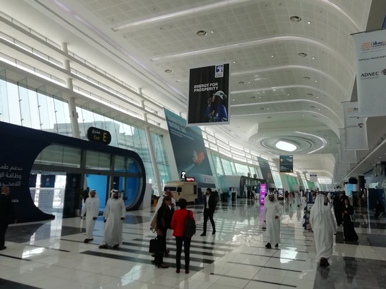 الإمارات تجمع عرّابي الطاقة في القمة العالمية