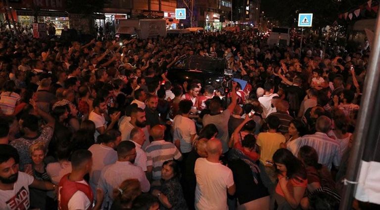 إمام أوغلو رئيس بلدية إسطنبول يخاطب الحشود