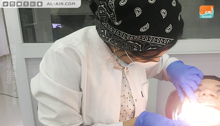 أسماء فيصل تزين إحدى عرائسها