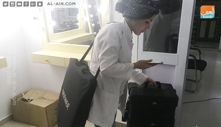 أسماء فيصل تزين إحدى عرائسها