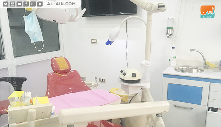 أسماء فيصل تزين إحدى عرائسها