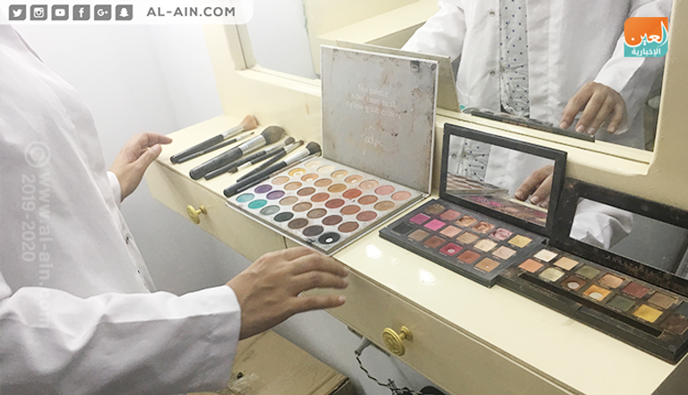 أسماء فيصل تزين إحدى عرائسها