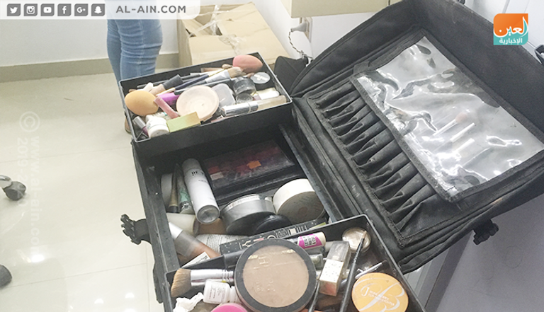 أسماء فيصل تزين إحدى عرائسها