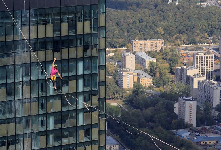 أحد المشاركين في العرض