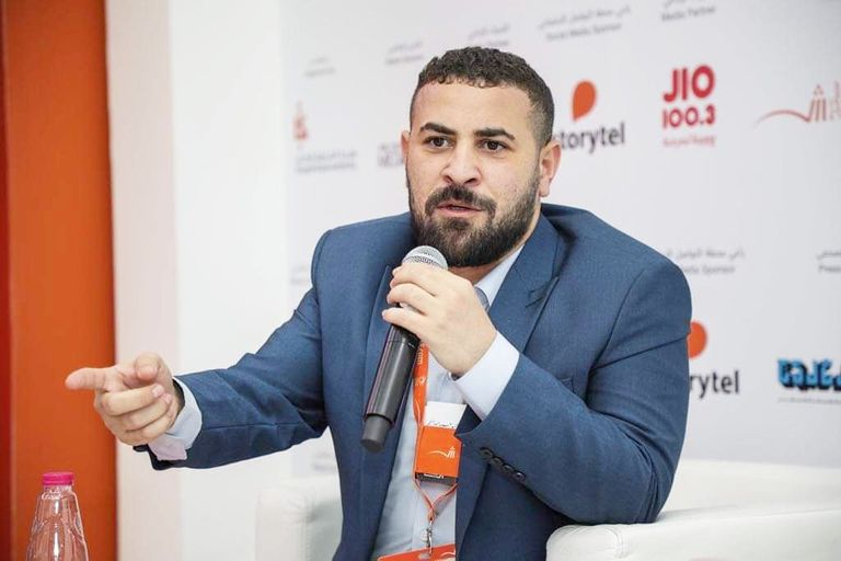 النسخ المزورة من الكتب تجد طريقها بسهولة عبر بائعي الأرصفة