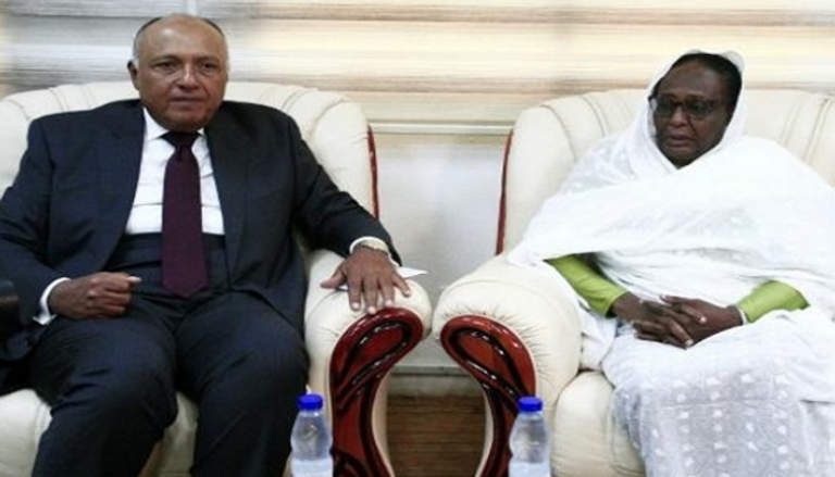 وزيرة الخارجية السودانية خلال لقاء نظيرها المصري سامح شكري