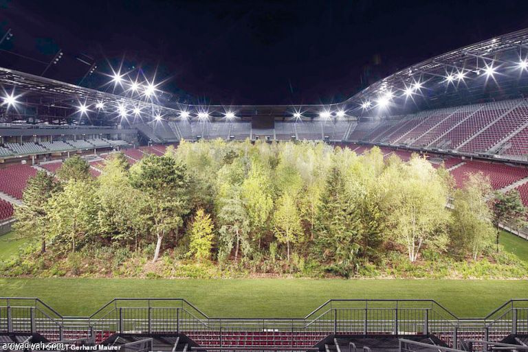 غابة داخل استاد في النمسا تحمل رسالة للحفاظ على البيئة