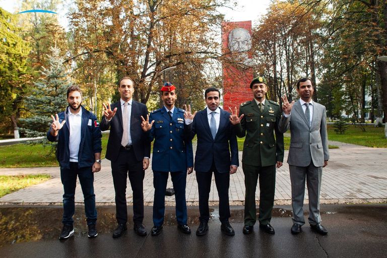 الشيخ محمد بن راشد آل مكتوم بين رائدي الفضاء الإماراتيين