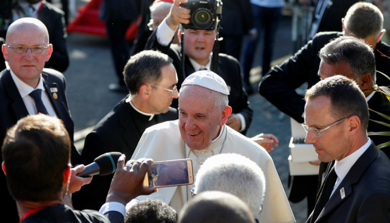 البابا فرنسيس بابا الكنيسة الكاثوليكية خلال زيارته إلى موريشيوس