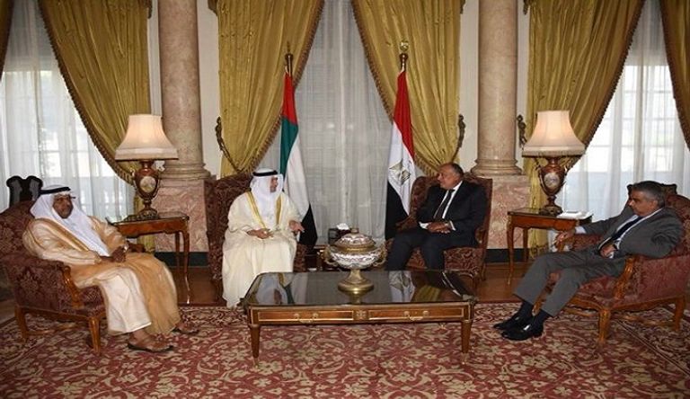 الدكتور أنور قرقاش خلال اجتماع مع سامح شكري بالقاهرة