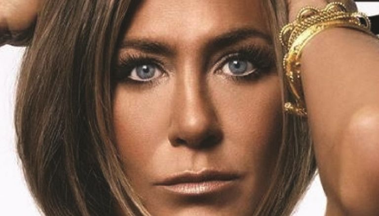 الممثلة جينيفر أنيستون على غلاف مجلة "إن ستايل"