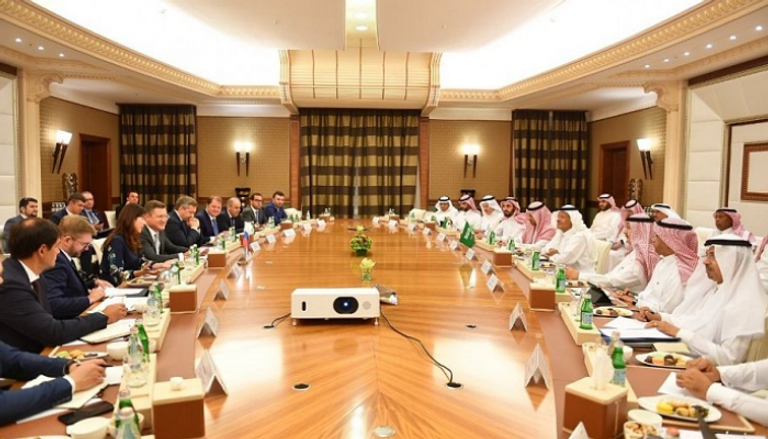 جانب من لقاء وزير الطاقة السعودي ونظيره الروسي