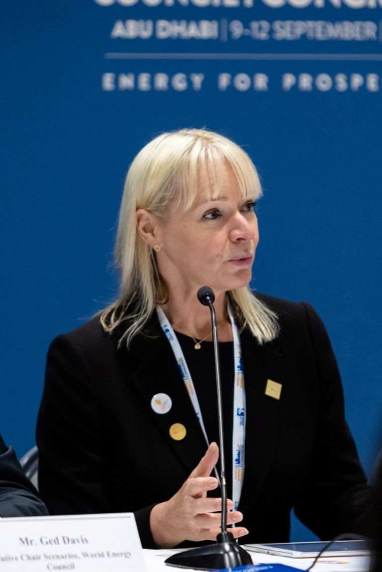 الدكتورة أنجيلا ويلكينسون كبيرة مديري مجلس الطاقة العالمي اليوم الثالث من مؤتمر الطاقة العالمي في أبوظبي