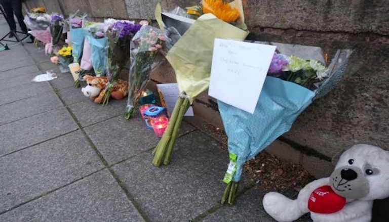 الأب ألقى ابنه في نهر إيرويل بمانشستر