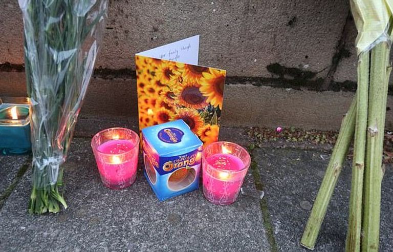 الأب ألقى ابنه في نهر إيرويل بمانشستر