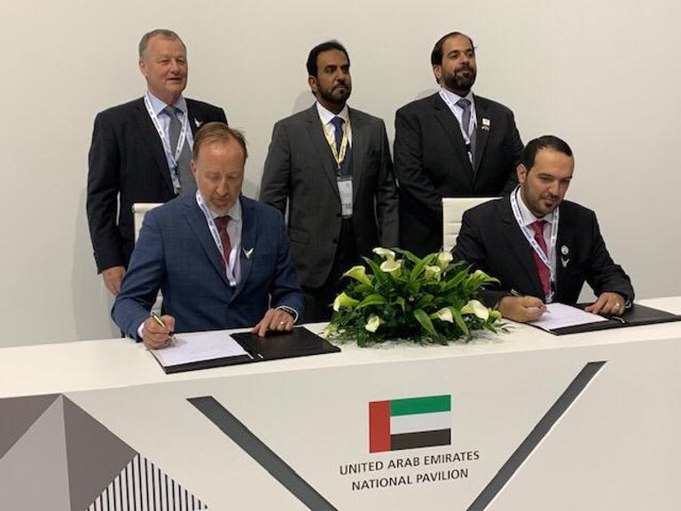 مراسم توقيع الاتفاقية بين "سيف سيتي" و"أفيت البريطانية"