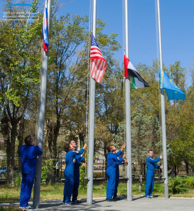 هزاع المنصوري وسلطان النيادي ضمن أفراد طاقمي الفضاء المشاركين في مهمة