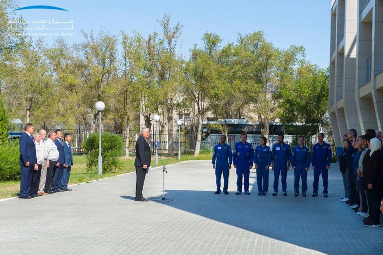 هزاع المنصوري وسلطان النيادي ضمن أفراد طاقمي الفضاء المشاركين في مهمة