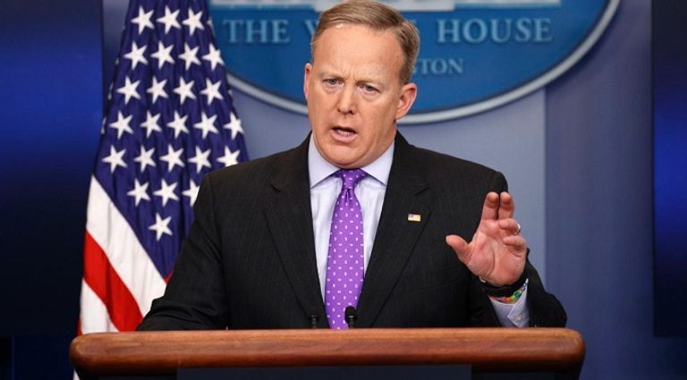 شون سبايسر الرئيس الأمريكي والمغادرون البيت الأبيض