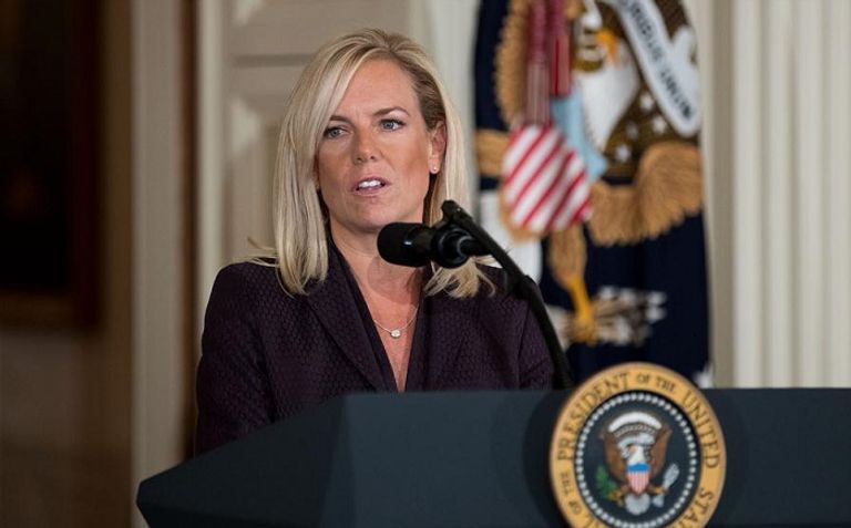 كريستين نيلسن الرئيس الأمريكي والمغادرون البيت الأبيض