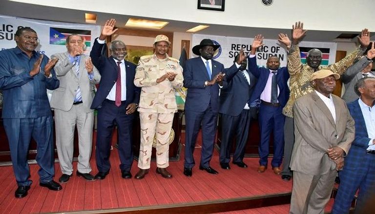 فرقاء السودان عقب توقيع على إعلان المبادئ في جوبا